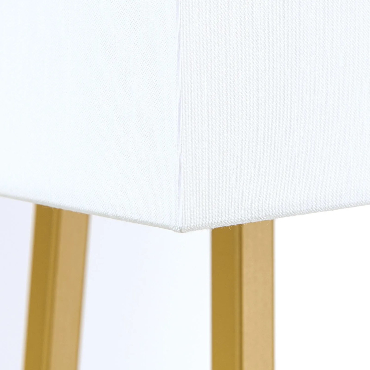 Detailaufnahme: Orion Stehleuchte Gordi mit weißem Schirm und goldenem Gestell.