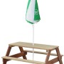 Axi Nick Picknicktisch mit grün-weißem Sonnenschirm, ideal für Kinder zum Spielen und Essen im Garten.