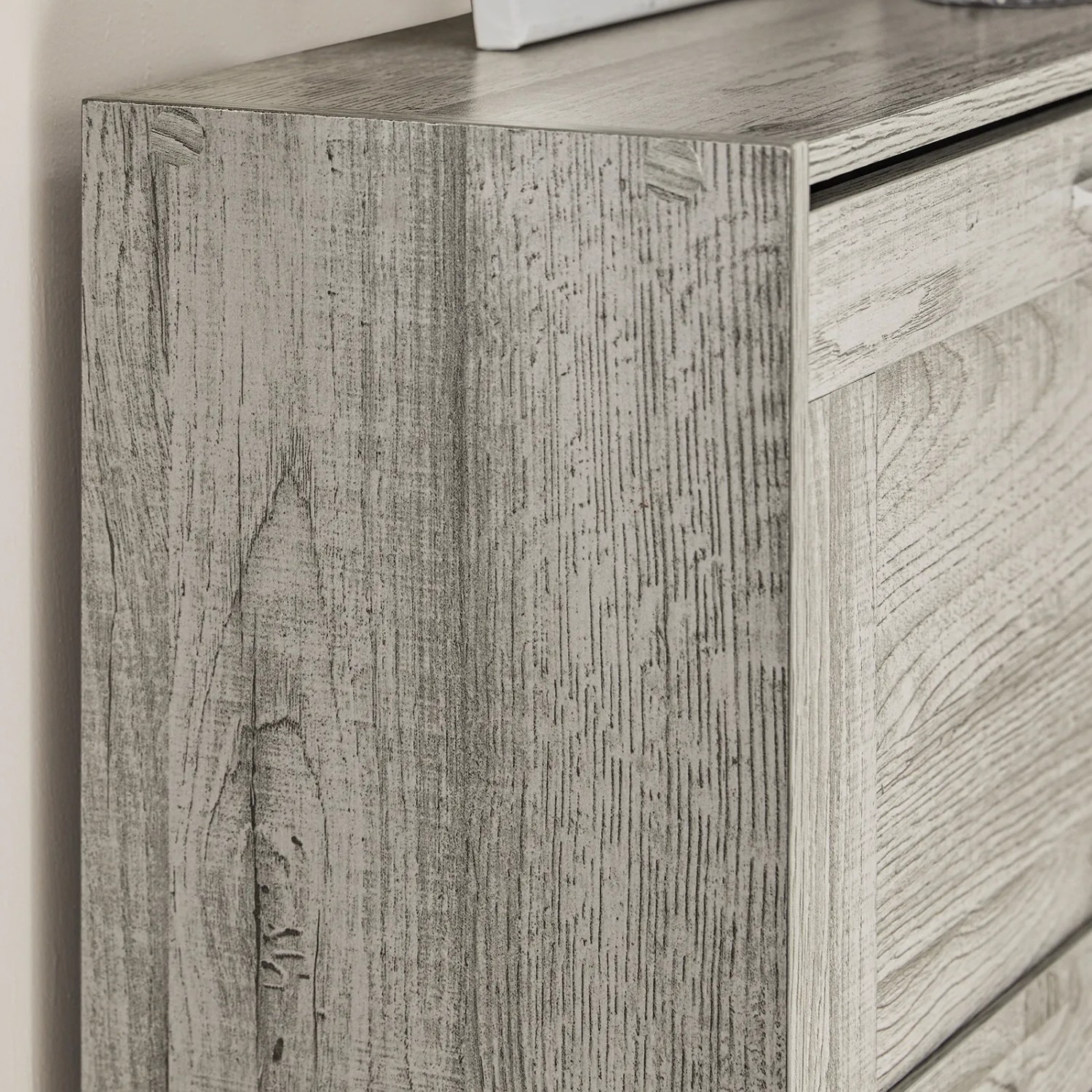Detailaufnahme: Grauer SoBuy Schuhkipper FSR137-HG mit 2 Klappen und Holzoptik.