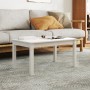 Weißer vidaXL Couchtisch (80x50x40 cm) aus Kiefer Massivholz im Wohnzimmer.