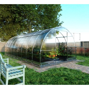 Klasika Greenhouses Tube Gewächshaus 18m² mit Polycarbonatabdeckung im Garten.