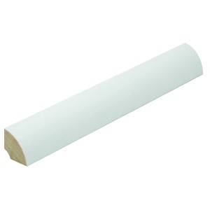 Weiß lackierter Viertelstab (22x22mm) aus Holz, geeignet als Zier- oder Sockelleiste.