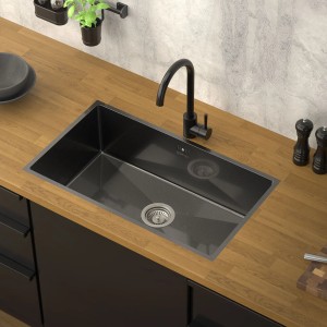 Anthrazitfarbene XXL Edelstahlspüle (70x40) mit Siphon und Armatur in moderner Küche.