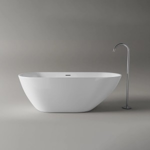 Freistehende, glänzend weiße Acryl Badewanne ROMA 2.0 (180x80 cm) mit Armatur.