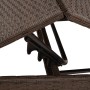 Detailaufnahme: Verstellmechanismus der braunen vidaXL Sonnenliege aus Poly Rattan.