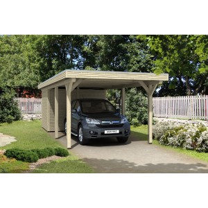 Skan Holz Carport Spessart mit Abstellraum und Auto. Flachdach-Carport aus Holz mit grauen Dachplatten.