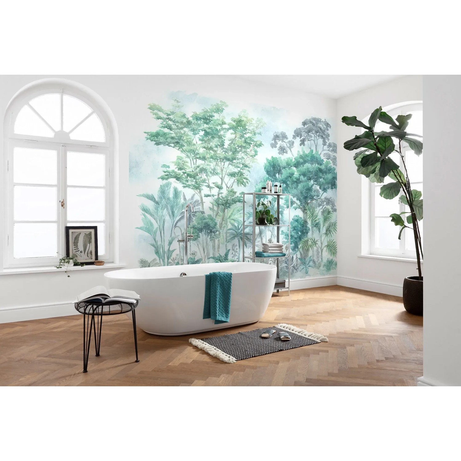 Badezimmer mit Komar Vliesfototapete Silva (350x250 cm) mit Waldmotiv.