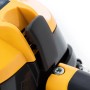 Detailaufnahme: Gelbe Stiga CS 545 Benzin-Kettensäge, Bedienelemente und Motorblock im Fokus.