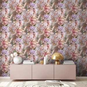 Vliestapete mit Blumenmuster in Lila und Beige. Dekorative Tapete mit floralem Design.