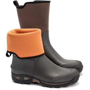 Cleangard Garten-Halbstiefel: ein brauner und ein grauer mit orangefarbenem Umschlag. Wasserdichtes Neopren, bequeme Passform.