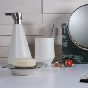 Spirella Elements Seifenspender Essos Braun aus Keramik im Badezimmer.