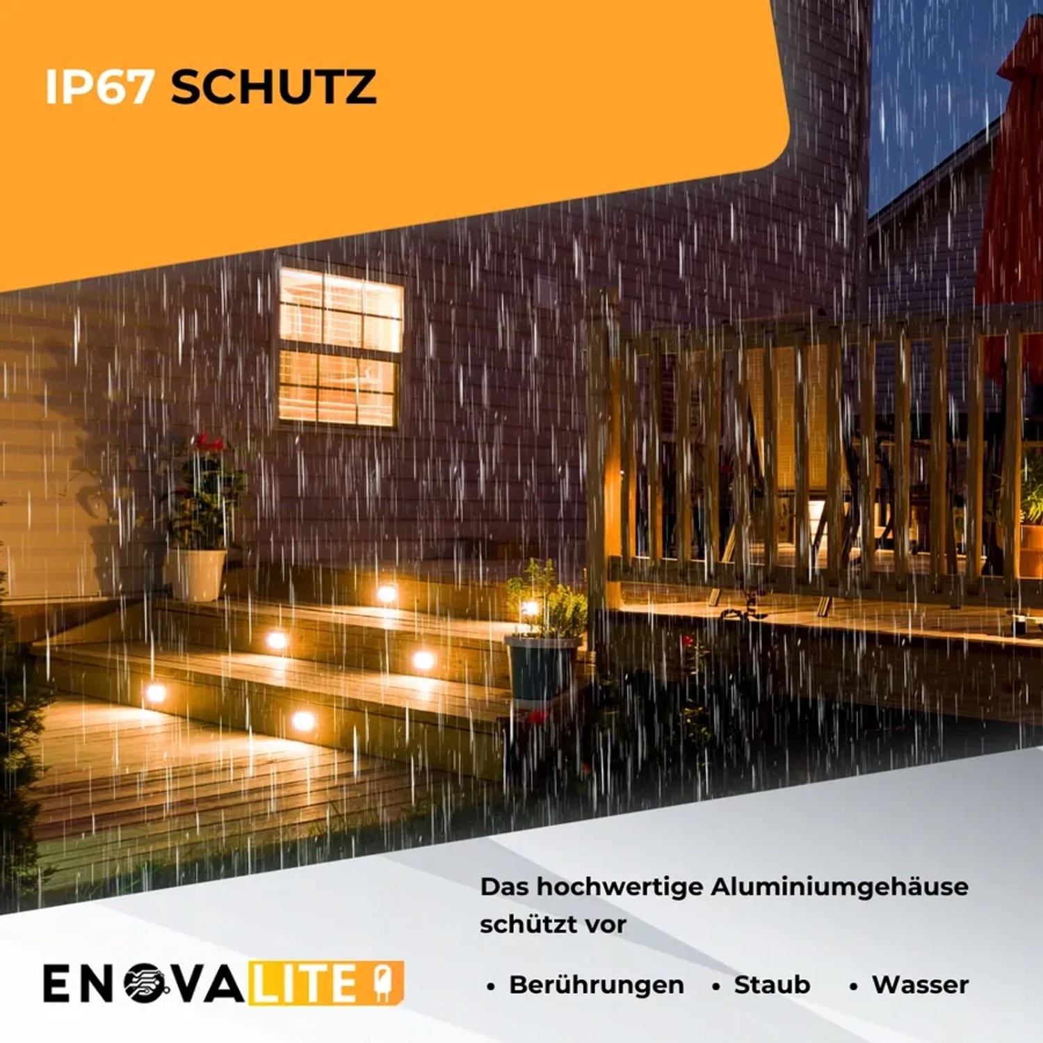 ENOVALITE LED Gartenstrahler 4er Set im Einsatz bei Regen. Warmweiße Bodenleuchten beleuchten eine Treppe im Garten.