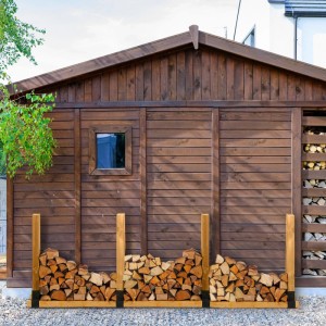 Relaxdays Holzstapelhilfe 4er Set aus Stahl, zur individuellen Gestaltung von Kaminholzregalen.