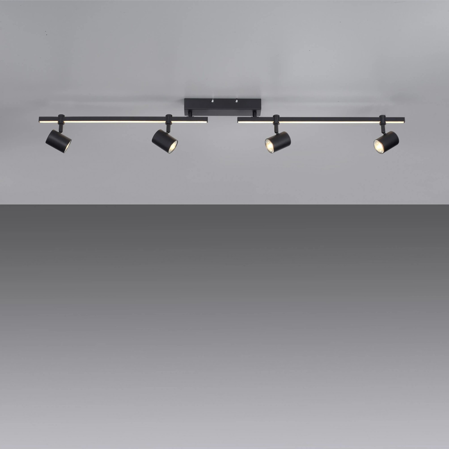 Schwarze Paul Neuhaus LED-Deckenleuchte Barik mit 4 schwenkbaren Spots und LED-Leiste.