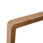 Detailaufnahme des Armteils vom Siena Garden Stapelsessel Catania in Braun mit Teakholzoptik.