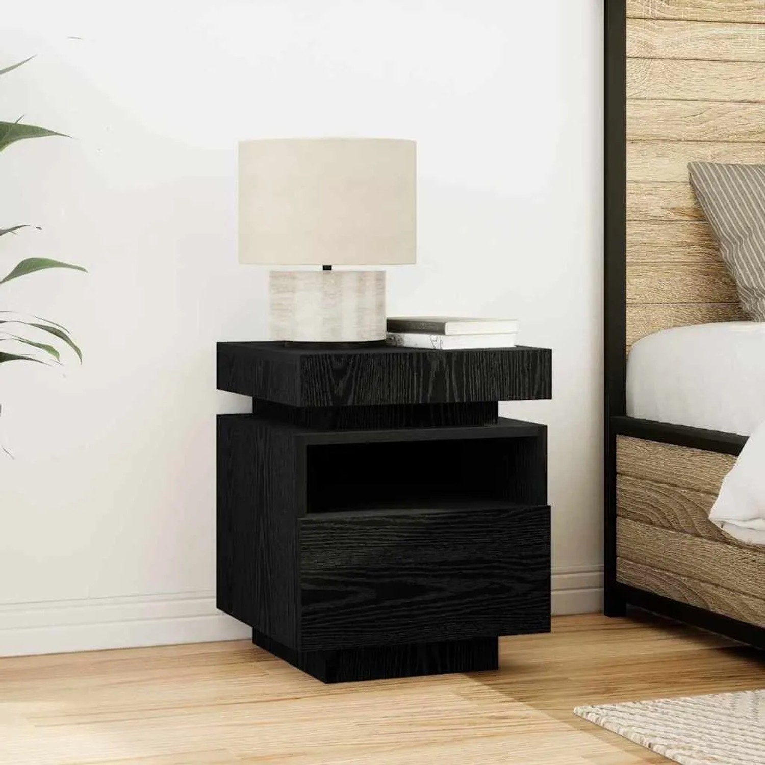 Schwarzer Nachttisch vidaXL mit Schublade und Regal aus Holzwerkstoff.