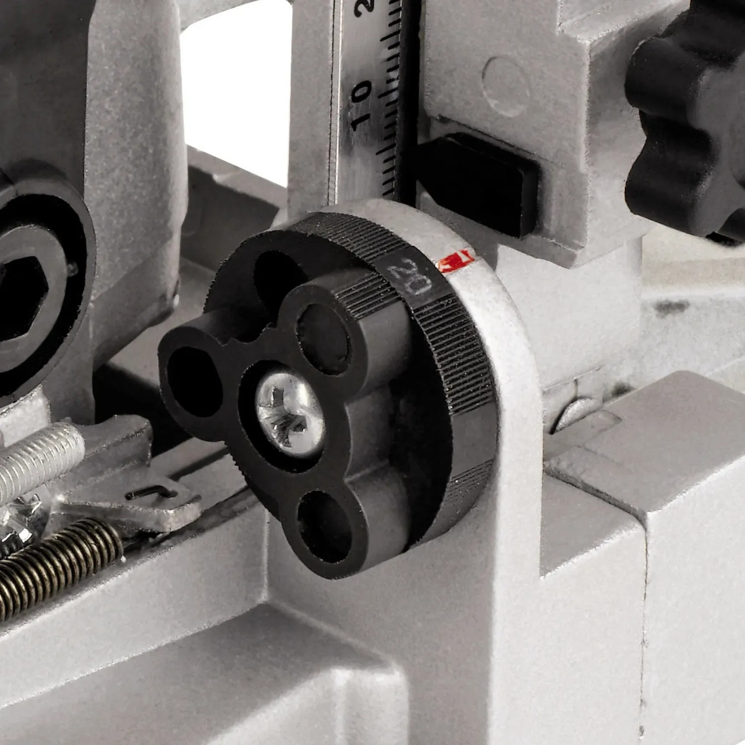 Detailaufnahme Einhell TC-BJ 900 Flachdübelfräse: Einstellrad für präzise Frästiefenjustierung.
