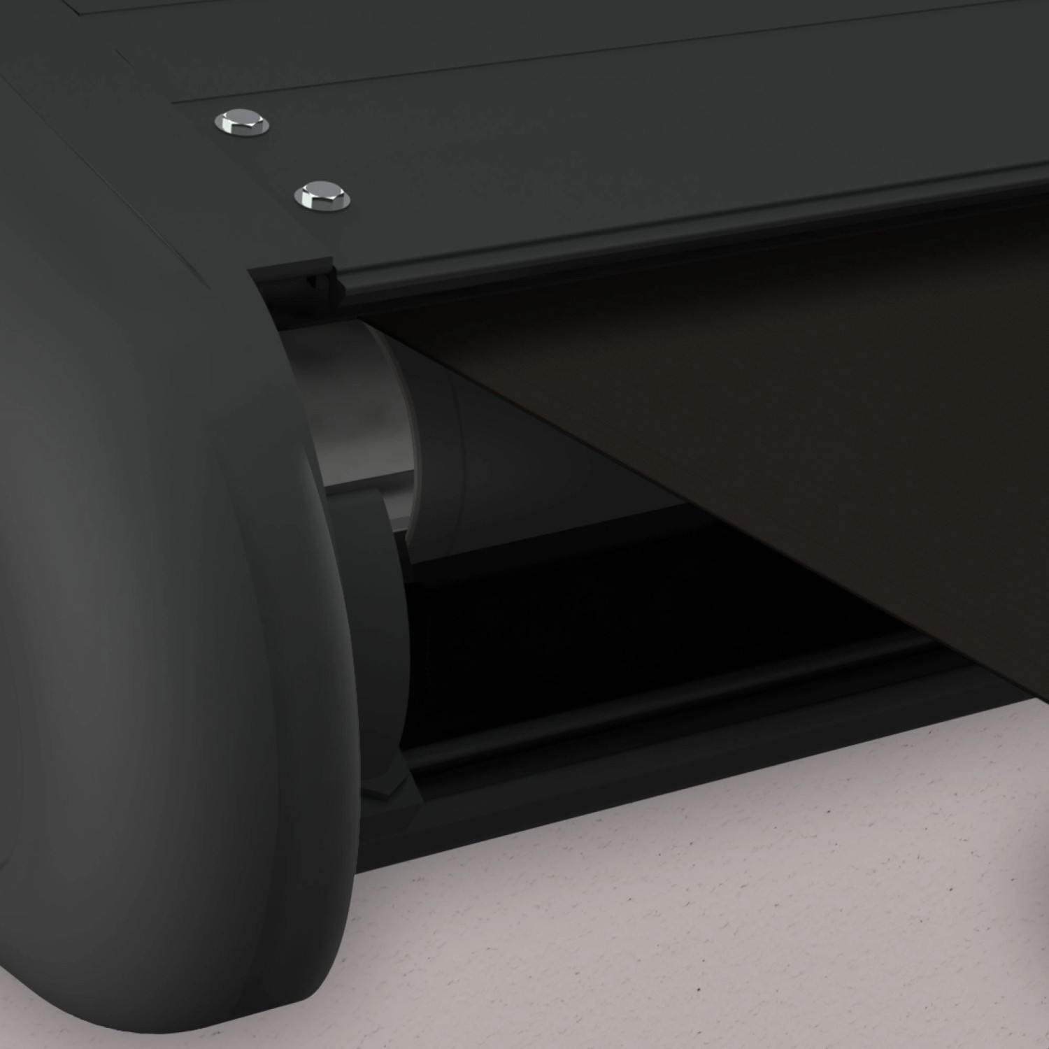 Detailaufnahme einer anthrazitfarbenen Eclipse Kassettenmarkise mit schieferfarbenem Tuch.