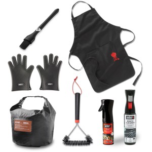 Weber SmokeFire Zubehör-Box, 7-teilig: Grillbürste, Handschuhe, Schürze, Reiniger, Pinsel, Beutel und Spray.