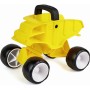 Gelber Hape Kipper, robustes Sandspielzeug mit schwarzen Rädern und Griff für Kinder.
