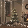 vidaXL Lichterkette 600 kaltweiße LEDs, 60 m, für Innen & Außen, dekoriert in festlichem Wohnzimmer.