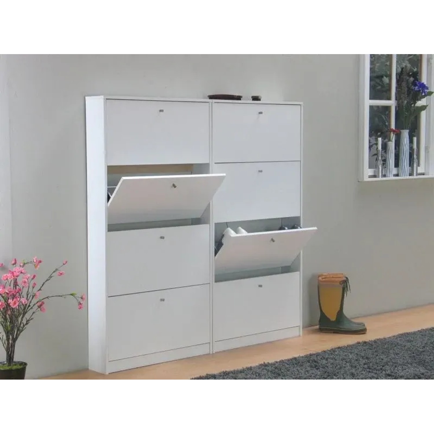Weißer ebuy24 Escape Schuhschrank mit 8 Klappen, montiert an der Wand. Schuhkommode für Flur oder Hauswirtschaftsraum.