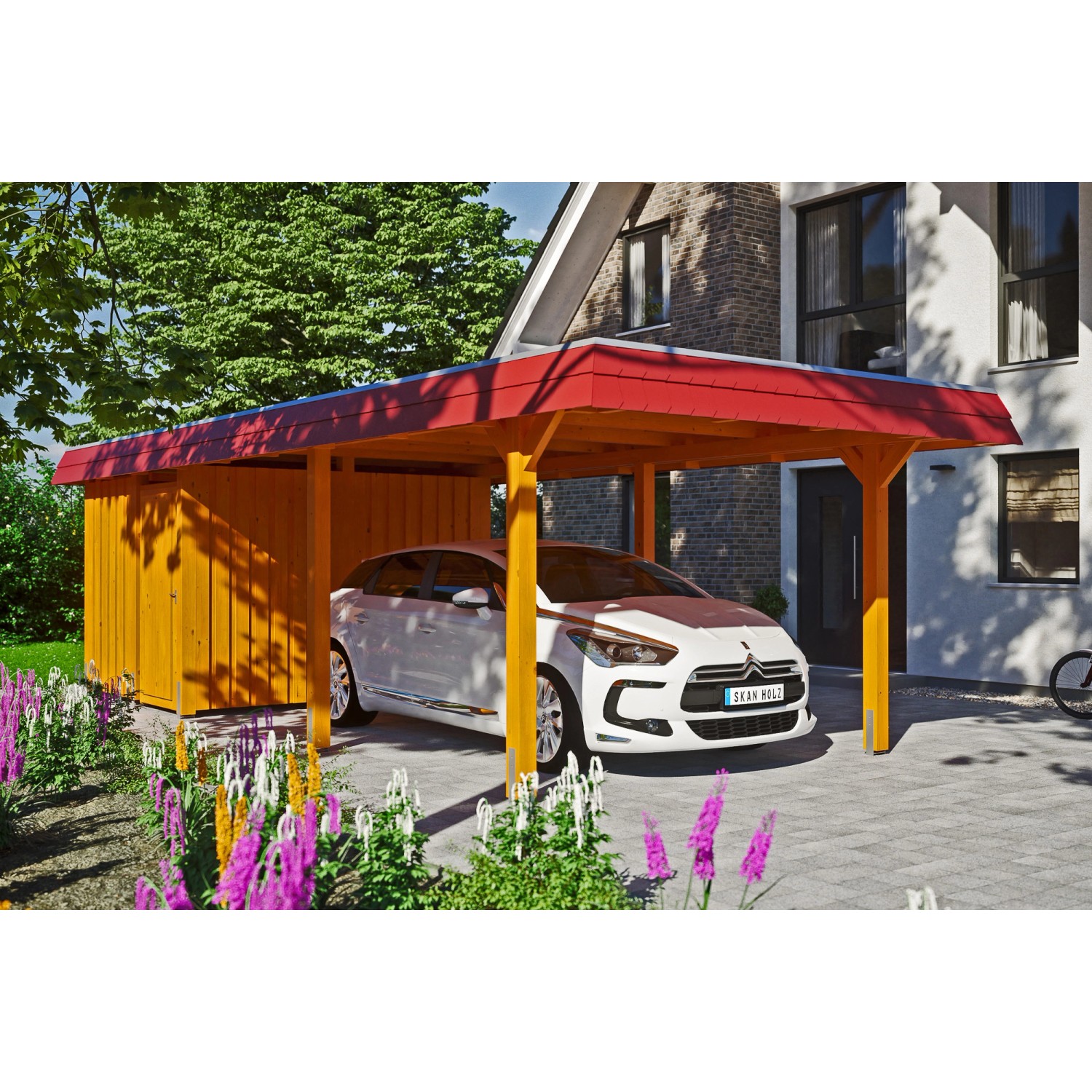 Skan Holz Carport Wendland Eiche hell mit Anbau und roter Blende, Auto steht im Carport.