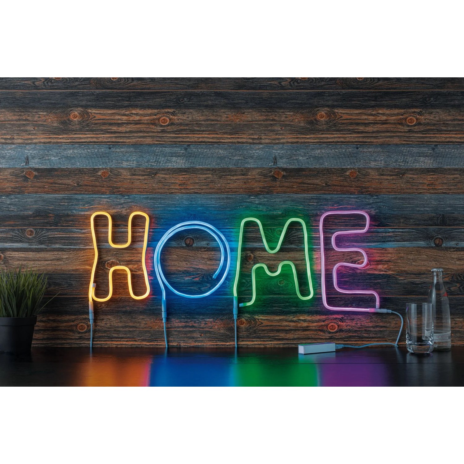 Paulmann Neon Colorflex LED-Streifen Set, 4x1m, in Pink, Orange, Grün und Blau, formt das Wort "HOME".