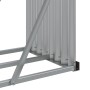 Detailansicht: Kaminholzunterstand in Holzoptik aus verzinktem Stahl.