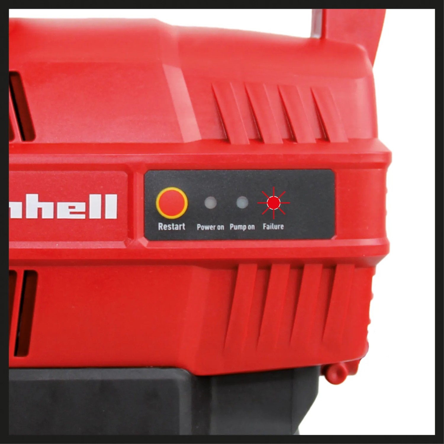 Detailaufnahme: Roter Einhell Hauswasserautomat GC-AW 6333 mit Funktionsanzeige (Failure).