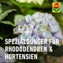 Compo Vital Dünger für Hortensien und Rhododendren vor blühender Hortensie.