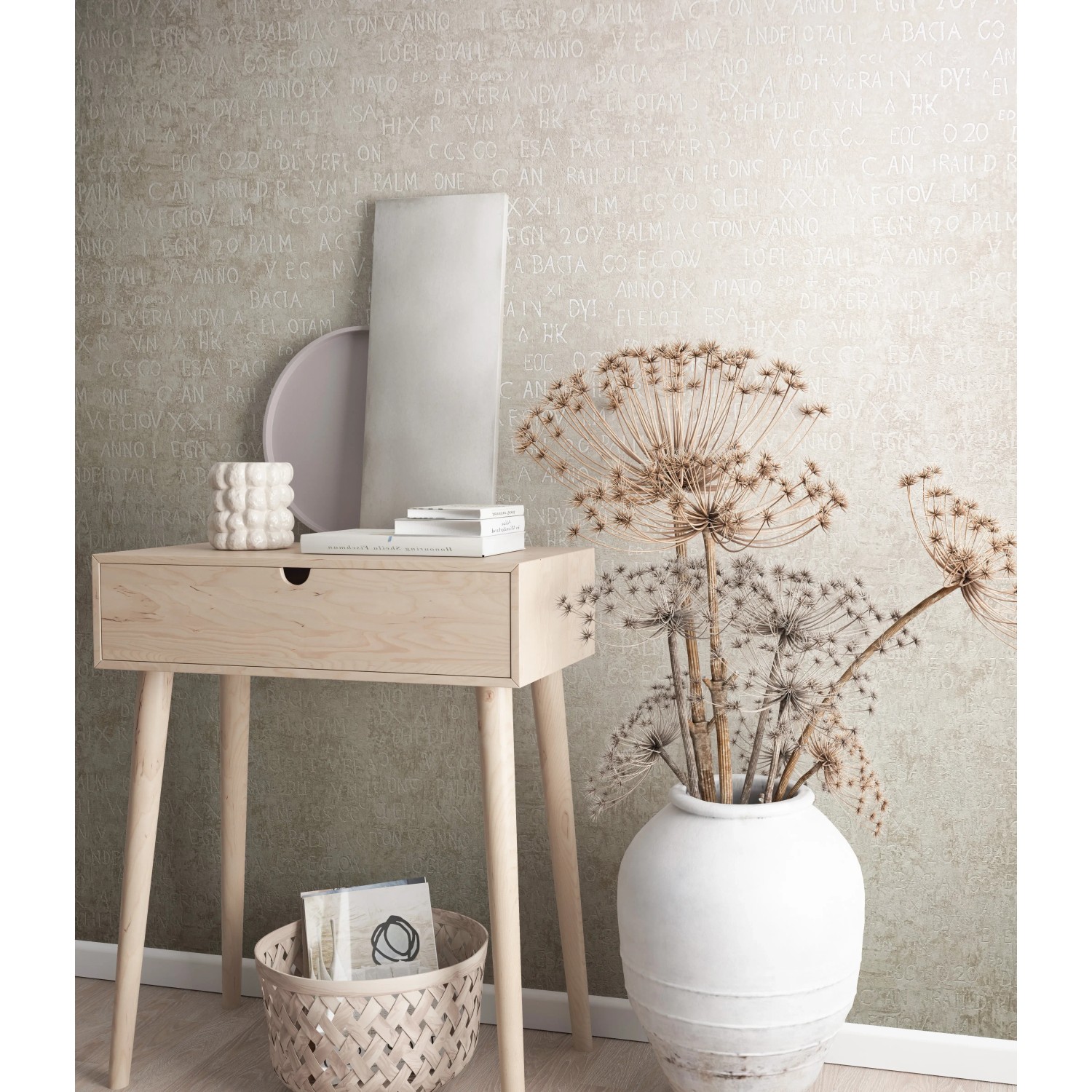 Beige Vliestapete Jackie 6 von Marburg mit grafischem Muster im modernen Wohnraum.