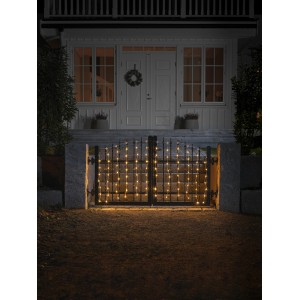 Konstsmide LED-Lichtervorhang mit 96 warmweißen Dioden, batteriebetrieben für den Außenbereich.