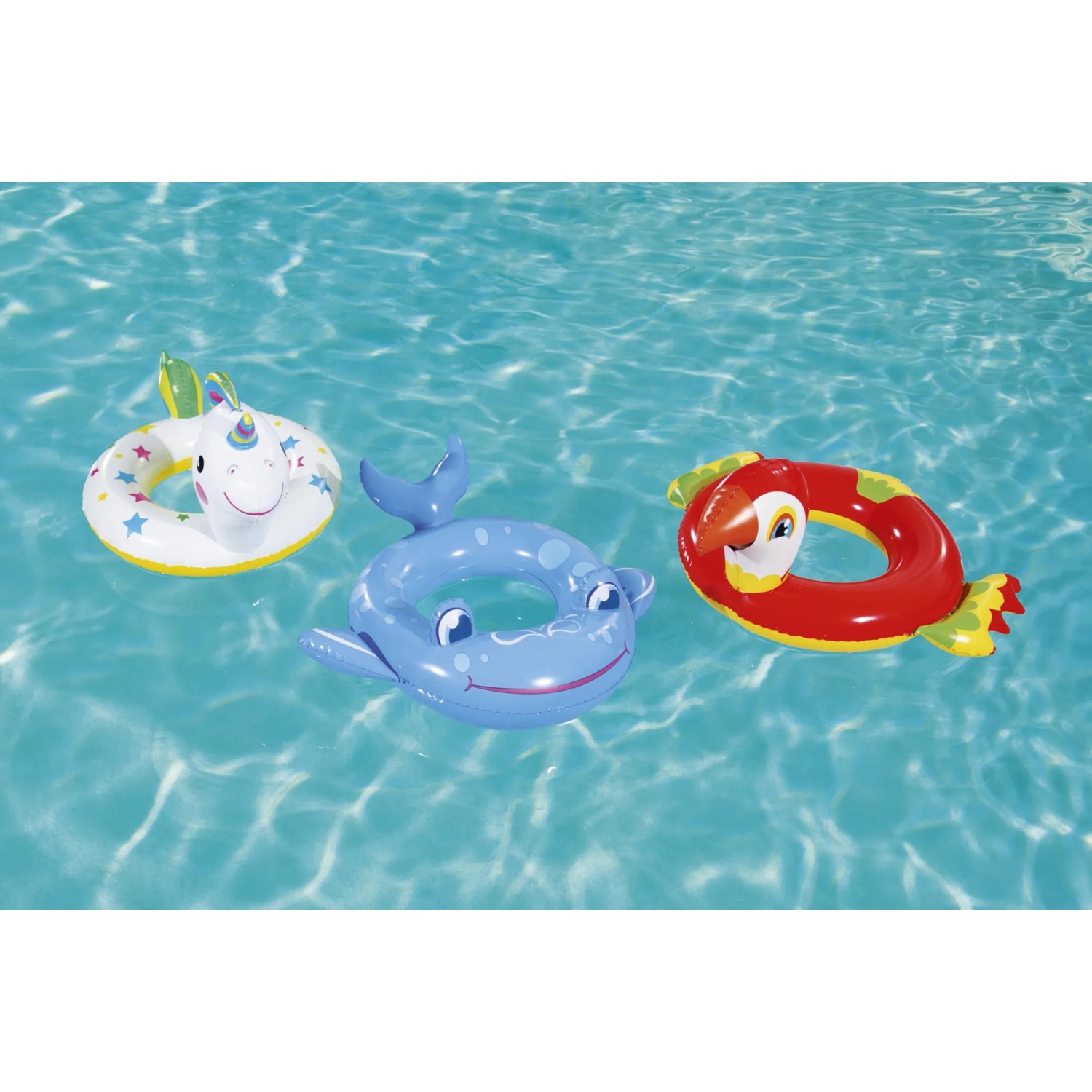 Bestway Schwimmringe im Tierdesign: Einhorn, Wal und Papagei im Wasser.