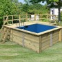 Karibu Holzpool mit blauer Innenhülle, Terrasse und Leiter im Garten.