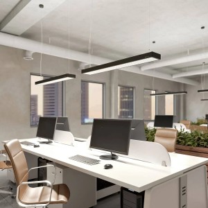 Moderne, schwarze Arcchio LED Büroleuchte Susi, 2-flammig, aus Aluminium über Schreibtischen im Büro.