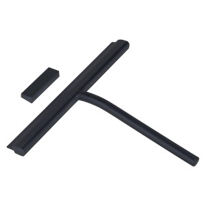 Schwarzer Wenko Bad- und Duschabzieher Agana mit magnetischer Wandhalterung.