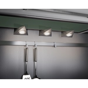 Trio LED Unterbauleuchten 3er-Set in Nickel matt unter Küchenschrank.
