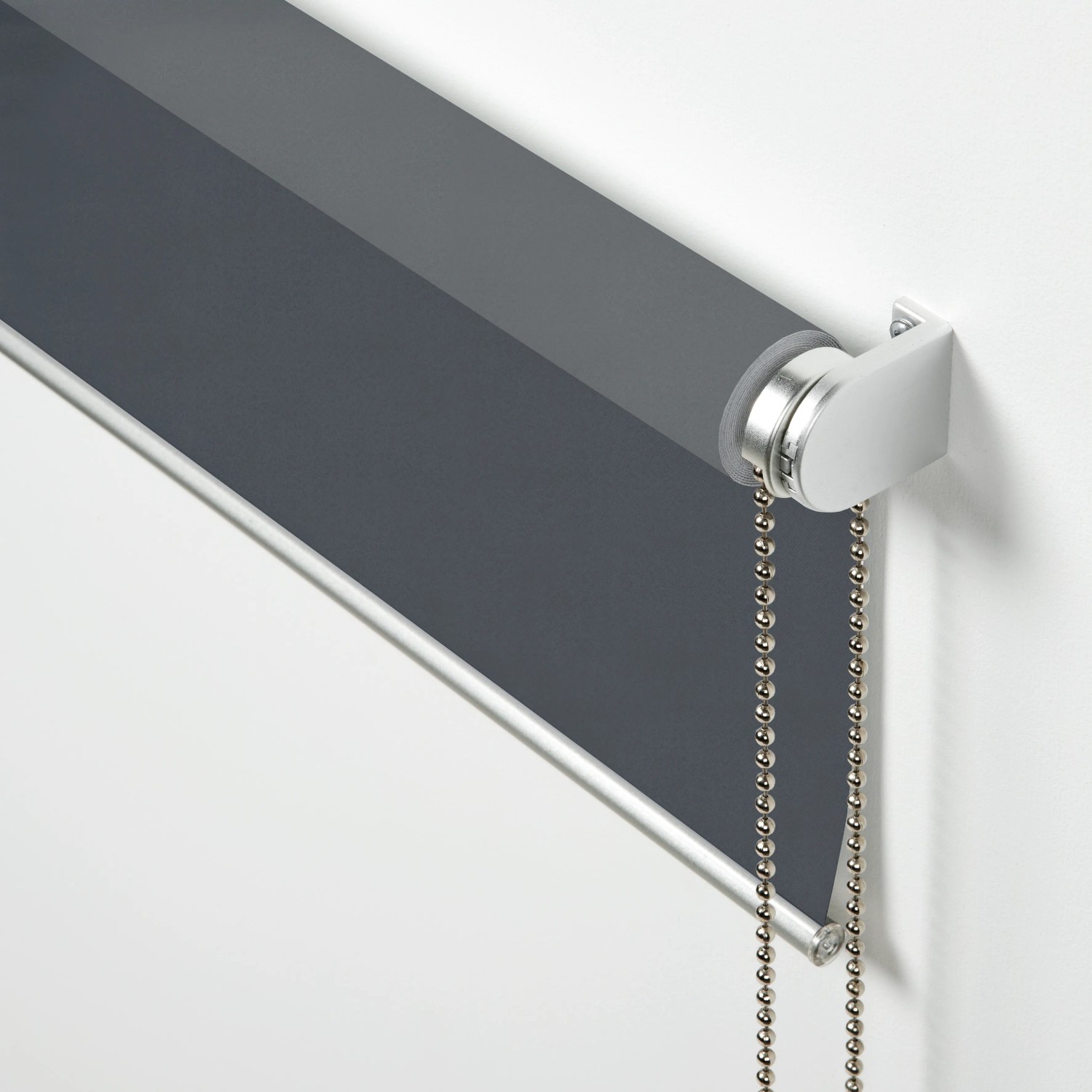 Gardinia Easyfix Rollo Premium, 45x150 cm, Grau, mit Metallkette und silbernem Unterprofil.