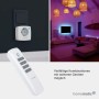 Homematic IP Fernbedienung 8 Tasten steuert Smart Home Geräte wie Steckdosen und Beleuchtung in einem modernen Wohnzimmer.