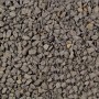 Nahaufnahme von anthrazitfarbenem Basalt Streusplitt (4-8 mm) als Schüttgut.