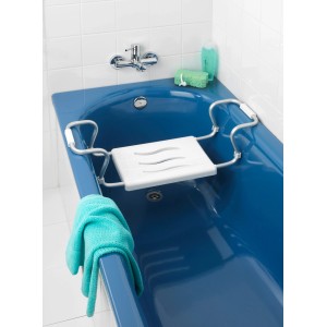 Wenko Badewannensitz Secura, weiße Sitzfläche mit Haltegriffen in Badewanne.