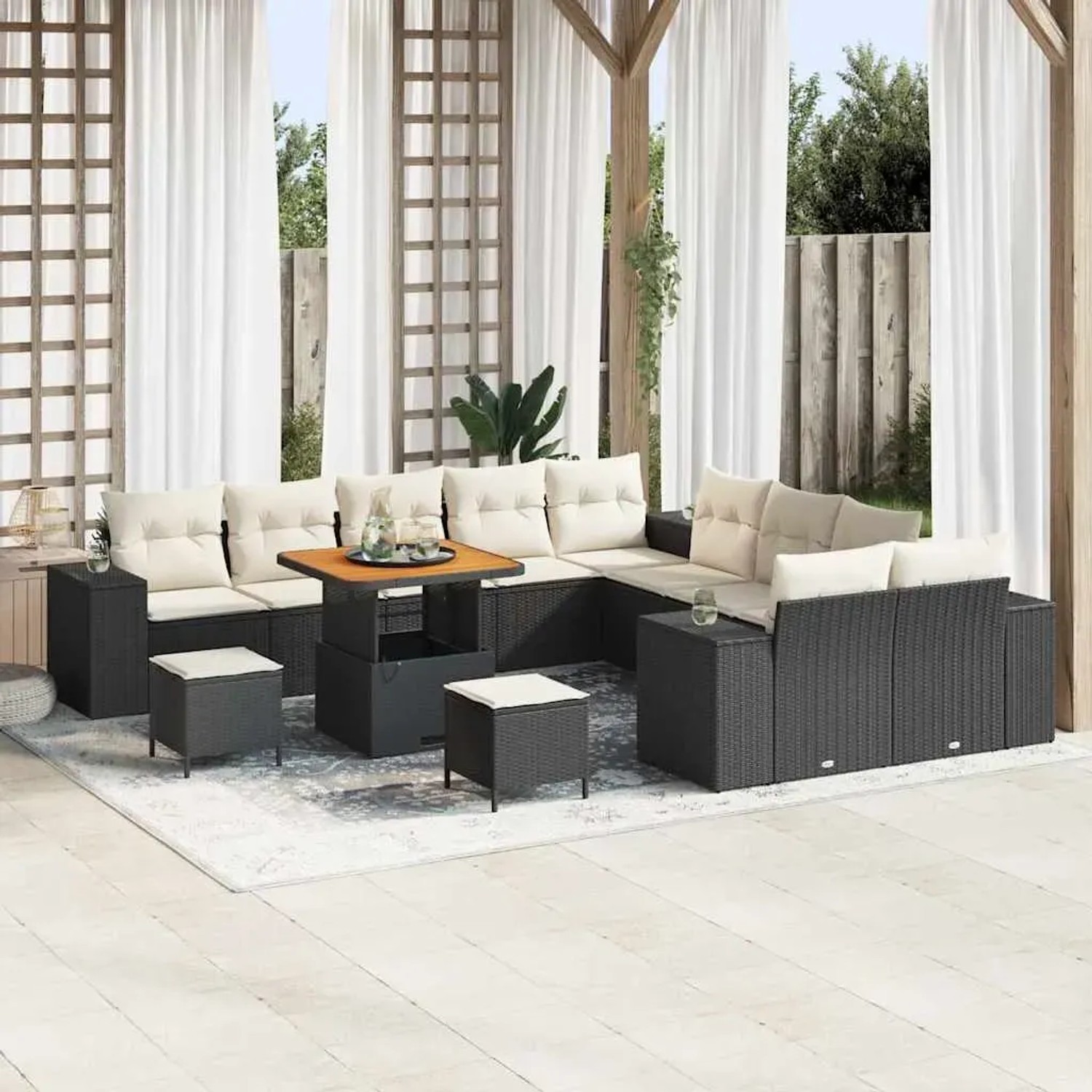 Schwarzes 13-tlg. vidaXL Garten-Sofa-Set aus Poly Rattan mit höhenverstellbarem Tisch.