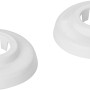 Zwei weiße Klapprosetten (Ø 18 mm) aus Kunststoff zum Abdecken von Rohrdurchführungen.