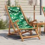 Klappbarer Strandstuhl aus Eukalyptusholz mit Blattmuster und Kissen. Gartenstuhl für Terrasse und Balkon.