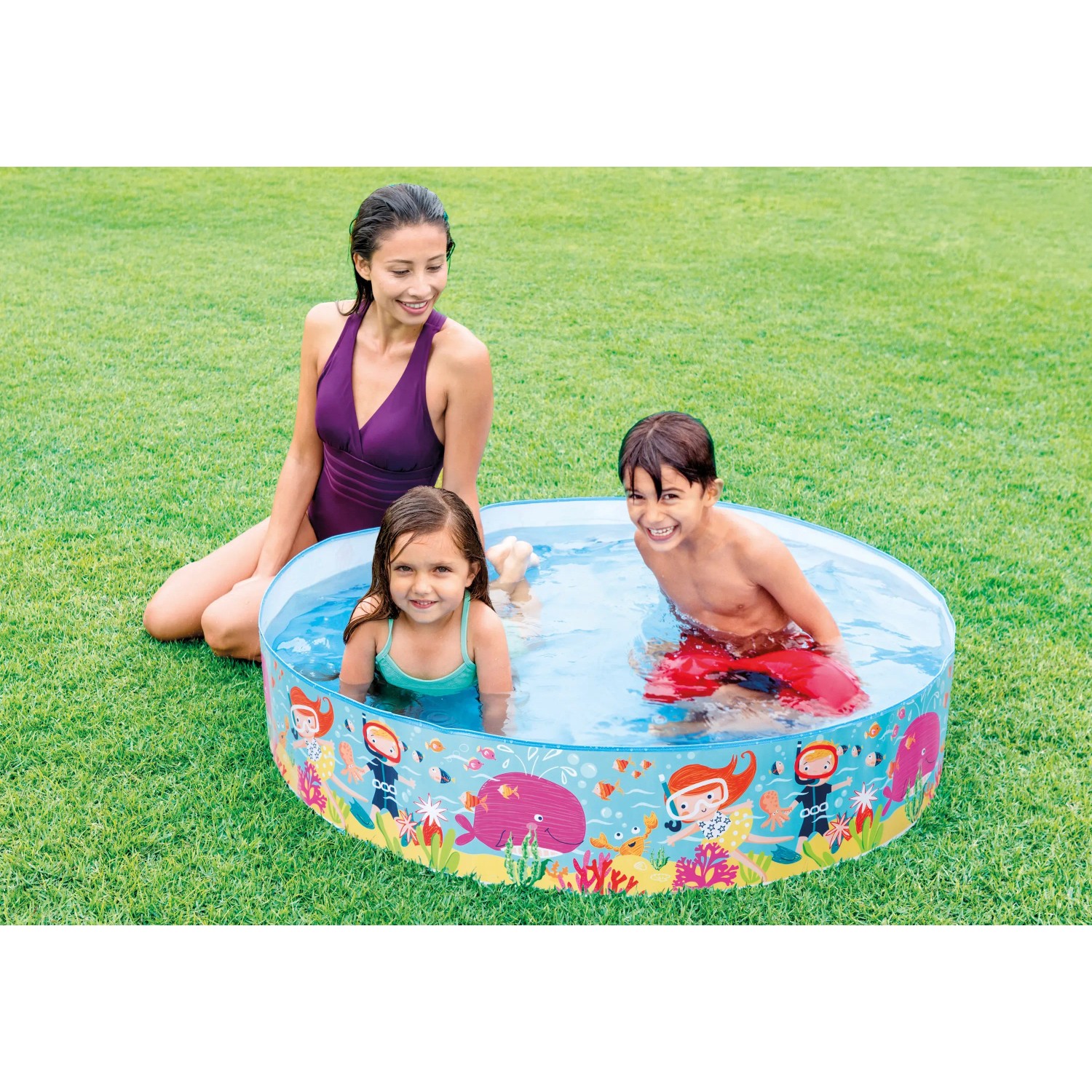 Intex Kinderpool Duckling Snapset Pool mit Kindern und Erwachsenen im Garten.