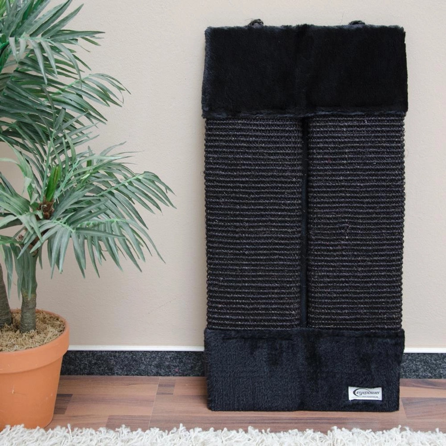 Schwarzer eyepower Sisal Kantenschutz für Katzen, 50x22cm, zum Schutz von Ecken und Wänden.
