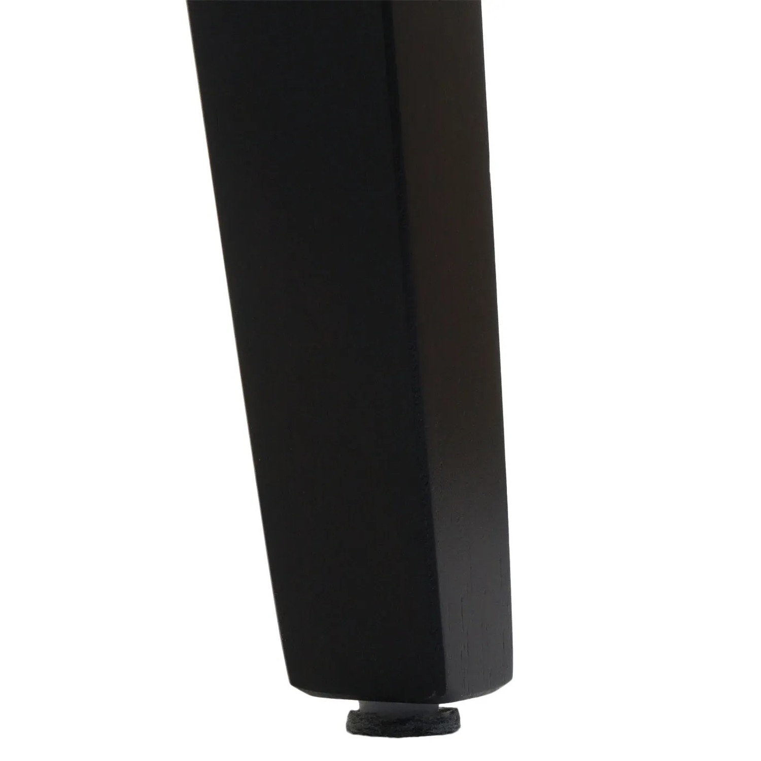 Detailaufnahme: Schwarzes Gummibaumholz-Bein des MCW Esszimmerstuhls M60 mit Bodenschoner.