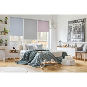 Gardinia Rollo EasyFix Uni, 120x150 cm, Rauchblau, Grau und Rosa im Schlafzimmer.