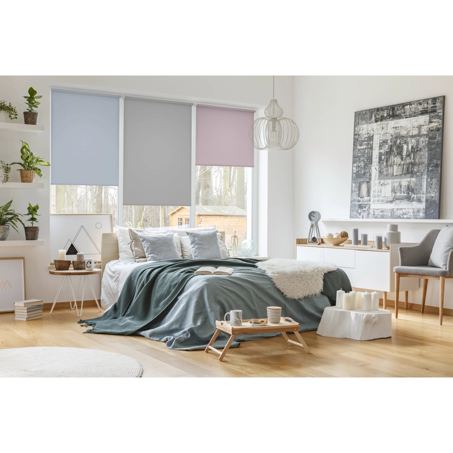 Gardinia Rollo EasyFix Uni, 120x150 cm, Rauchblau, Grau und Rosa im Schlafzimmer.